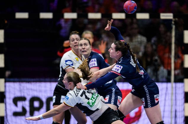 251214 Viola Leuchter of Germany and Ingvild Kristiansen Bakkerud of Norway during the IHF Women s World Championship final between Germany and Norway on December 14, 2025 in Rotterdam Photo Joel Marklund BILDBYRAN kod JM JM0758 bbeng handball handboll handball vm handball vm handbolls vm ihf handball world championship world handball championship 2025 world championship 2025 final tyskland norway norge germany dam  Copyright: JOELxMARKLUND BB251214JM040