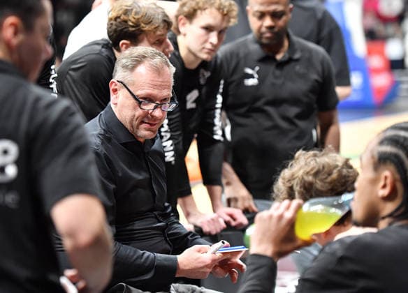 14 12 2025 Basketball Season 2025 2026 2 Bundesliga Pro A 12 Matchday Nuremberg Falcons Basketball Club NBC Artland Dragons OGo xogox Ralph Junge Trainer Headcoach Nuremberg Falcons BC NBC before the start of the match