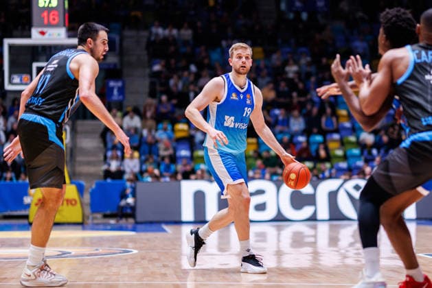 easycredit BBL, Frankfurt Skyliners Science City Jena, 14 12 2025 Till Pape Frankfurt Skyliners, 19 with ball Game of the easycredit BBL Frankfurt Skyliners Science City Jena on Matchday 10 of the 25 26 season at the Süwag Energie ARENA on 14 12 2025 Copyright: xBEAUTIFULxSPORTS Hahnex