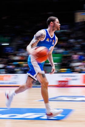 easycredit BBL, Frankfurt Skyliners Science City Jena, 14 12 2025 Logan Johnson Frankfurt Skyliners, 0 in the build-up game of the easycredit BBL Frankfurt Skyliners Science City Jena on matchday 10 of the 25 26 season at the Süwag Energie ARENA on 14 12 2025 Copyright: xBEAUTIFULxSPORTS Hahnex