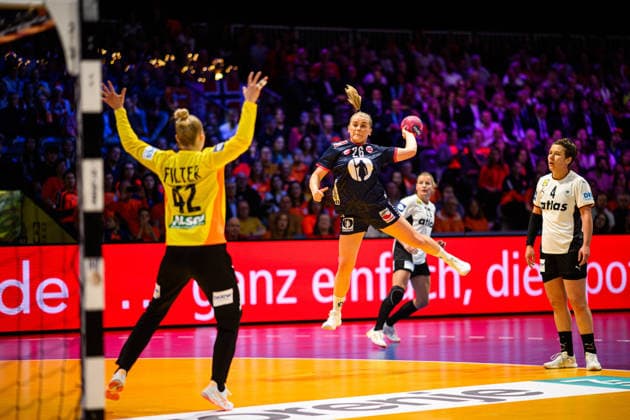 ROTTERDAM, NETHERLANDS - 14 DECEMBER, 2025: Hovden Emilie Margrethe, in attack, save, Katharina Filter - Final match, Women s Handball World Championship, WM, Weltmeisterschaft 2025 Germany - Norway at Ahoy Arena.  Copyright: xVitaliixKliuievx