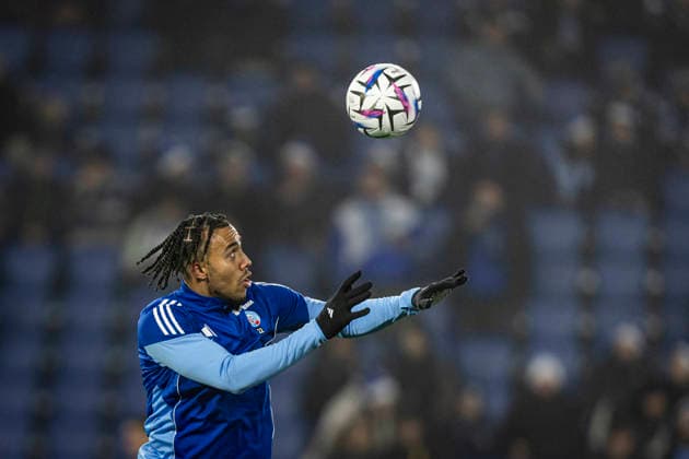 FOOTBALL: Ligue 1 Racing Strasbourg (RCS) vs Lorient. 14 12 2025 Stade de la Meinau. Strasbourg - France echauffement des joueurs de l equipe de Racing Strasbourg GuÃ la DouÃ 22 (RCS)  Copyright: xelyxandroxcegarrax