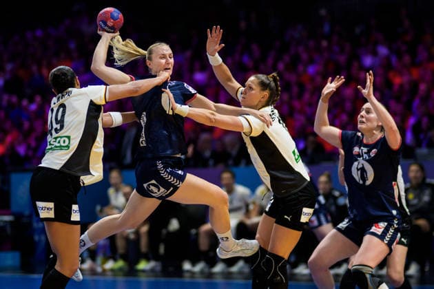 251214 Henny Ella Reistad of Norway during the IHF Women s World Championship final between Germany and Norway on December 14, 2025 in Rotterdam Photo Joel Marklund BILDBYRAN kod JM JM0758 bbeng handball handball handball vm handball vm handbolls vm ihf handball world championship world handball championship 2025 world championship 2025 final tyskland norway norge germany dam  Copyright: JOELxMARKLUND BB251214JM046