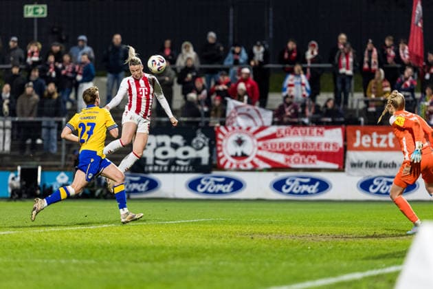 Google Pixel Frauen Bundesliga, 1 FC Köln FC Carl Zeiss Jena 14 12 2025 Sandra Maria Jessen 1 FC Köln, 6 tries a header Google Pixel Frauen Bundesliga, 1 FC Köln FC Carl Zeiss Jena, Köln, Franz Kremer Stadion am 14 12 2025 DFB REGULATIONS PROHIBIT ANY USE OF PHOTOGRAPHS AS IMAGE SEQUENCES AND OR QUASI VIDEO Copyright: xBEAUTIFULxSPORTS Wunderlx