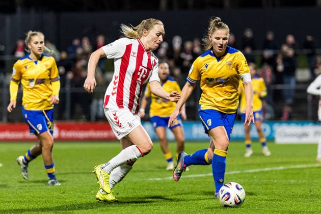 Google Pixel Frauen Bundesliga, 1 FC Köln FC Carl Zeiss Jena 14 12 2025 Zweikampf Pauline Bremer 1 FC Köln, 11 , Steffi Schmid FC Carl Zeiss Jena, 20 Google Pixel Frauen Bundesliga, 1 FC Köln FC Carl Zeiss Jena, Köln, Franz Kremer Stadion am 14 12 2025 DFB REGULATIONS PROHIBIT ANY USE OF PHOTOGRAPHS AS IMAGE SEQUENCES AND OR QUASI VIDEO Copyright: xBEAUTIFULxSPORTS Wunderlx