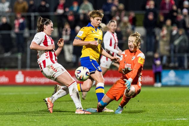 Google Pixel Frauen Bundesliga, 1 FC Köln FC Carl Zeiss Jena 14 12 2025 Adriana Achcinska 1 FC Köln, 9 fails Jasmin Janning FC Carl Zeiss Jena, 1 Google Pixel Frauen Bundesliga, 1 FC Köln FC Carl Zeiss Jena, Köln, Franz Kremer Stadion am 14 12 2025 DFB REGULATIONS PROHIBIT ANY USE OF PHOTOGRAPHS AS IMAGE SEQUENCES AND OR QUASI VIDEO Copyright: xBEAUTIFULxSPORTS Wunderlx