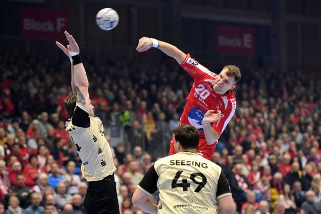 Uladsislau Kulesch MT Melsungen 20 on the ball , Gerdas Babarskas Bergischer HC 14 , Aron Seesing Bergischer HC 49 , GER, MT Melsungen Bergischer HC, Handball, 1 Bundesliga, Matchday 17, Season 2025 2026, 14 12 2025, GER, MT Melsungen Bergischer HC, Handball, 1 Bundesliga, Matchday 17, Season 2025 2026, 14 12 2025 Kassel Copyright: xEibner-Pressefotox xRolandxSippelx EP_RSL