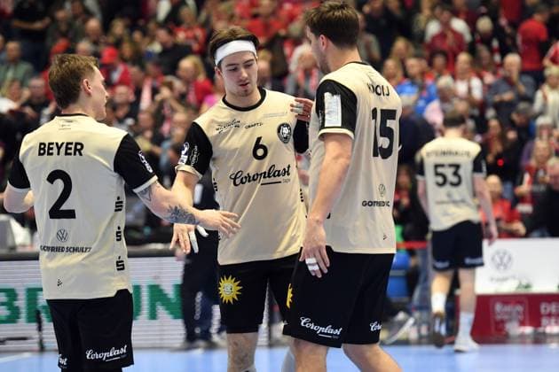 disappointed, frustrated, emotion after the defeat Noah Beyer Bergischer HC 2 , Soeren Servos Bergischer HC 6 , Lars Mitchell Kooij Bergischer HC 15 , GER, MT Melsungen Bergischer HC, Handball, 1 Bundesliga, Matchday 17, Season 2025 2026, 14 12 2025, GER, MT Melsungen Bergischer HC, Handball, 1 Bundesliga, Matchday 17, Season 2025 2026, 14 12 2025 Kassel Copyright: xEibner-Pressefotox xRolandxSippelx EP_RSL