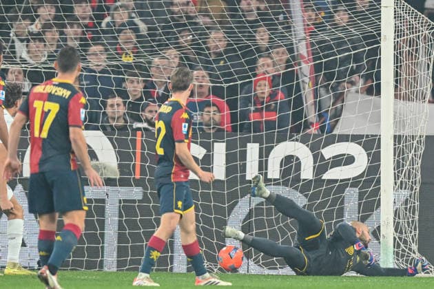 InterÕs Yann-Aurel Bisseck scores a goal during the Serie A soccer match between Genoa and Inter at the Luigi Ferraris Stadium in Genoa, Italy - Sunday, December 14, 2025. - Soccer .  Copyright: xTanoxPecoraro LaPressex