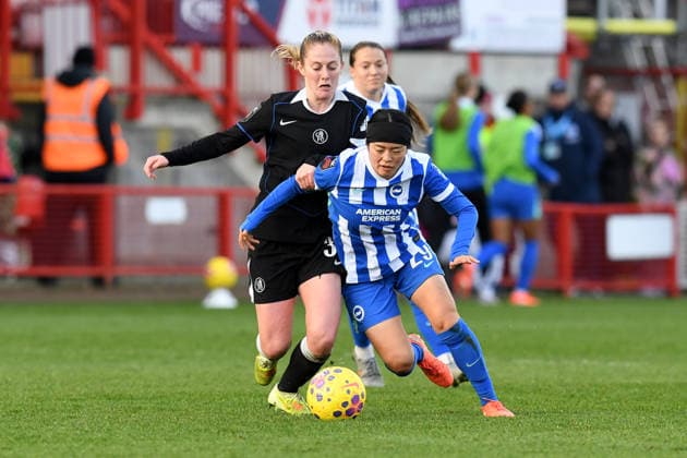 Brighton and Hove Albion Women v Chelsea Women Women s Super League 14 12 2025. Fuka Tsunoda Midfielder of Brighton and Hove Albion and Keira Walsh Midfielder of Chelsea in action during the Women s Super League match between Brighton and Hove Albion Women and Chelsea Women at The Broadfield Stadium, Crawley, England on 14 December 2025. Crawley The Broadfield Stadium West Sussex England Editorial use only DataCo restrictions apply See www.football-dataco.com , Copyright: xJeffxMoodx PSI-23427-0088