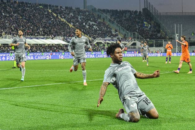 Gift Emmanuel Orban (Hellas Verona) celebrates with teammates after scoring the 1-2 goal during ACF Fiorentina vs Hellas Verona FC, Italian soccer Serie A match in Florence, Italy, December 14 2025  Copyright: xFabioxFagiolini IPAxSportx xipa-agency.netx xx IPA_69150273 IPA_Agency_IPA69150273