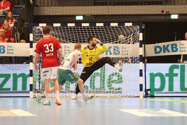 Handball Daikin Handball Bundesliga 2025 2026 Handball Sport Verein Hamburg vs GWD Minden Moritz Sauter Hamburg ,Florian Kranzmann Minden ,7meter,successful,Goalkeeper Mohammed Essam Moustafa El Tayar Hamburg , Sporthalle Hamburg Hamburg Hamburg