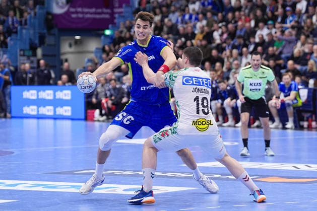 14 12 2025, xydrx, Handball, 1 HBL, VfL Gummersbach SC Magdeburg, Schwalbe Arena Julian Koester VfL Gummersbach 7 in duel against Elvar Oern Jonsson SC Magdeburg 19 Photo xYannisxDreimannxPressefotoKochx Nordrhein Westfahlen Germany