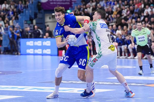 14 12 2025, xydrx, Handball, 1 HBL, VfL Gummersbach SC Magdeburg, Schwalbe Arena Julian Koester VfL Gummersbach 7 in duel against Elvar Oern Jonsson SC Magdeburg 19 Photo xYannisxDreimannxPressefotoKochx Nordrhein Westfahlen Germany