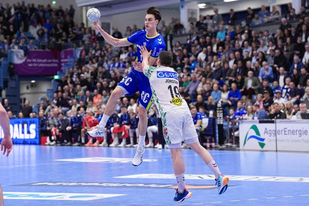14 12 2025, xydrx, Handball, 1 HBL, VfL Gummersbach SC Magdeburg, Schwalbe Arena Miro Schluroff VfL Gummersbach 15 in duel against Elvar Oern Jonsson SC Magdeburg 19 Photo xYannisxDreimannxPressefotoKochx Nordrhein Westfahlen Germany