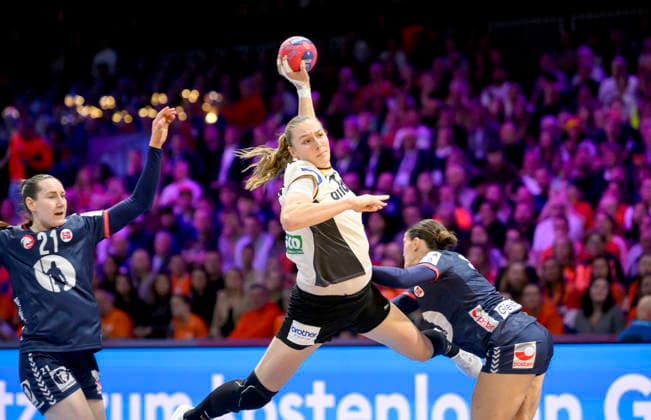 f l Ingvild Kristiansen Bakkerud NOR , Viola Leuchter GER , Stine Ruscetta Skogrand NOR Action, duel, throw, Handball World Championship Women 2025, Final Germany GER Norway NOR , on 14 12 2025 in Rotterdam Netherlands Handball World Championship Women from 26 11 14 12 2025 in Germany Netherlands Â
