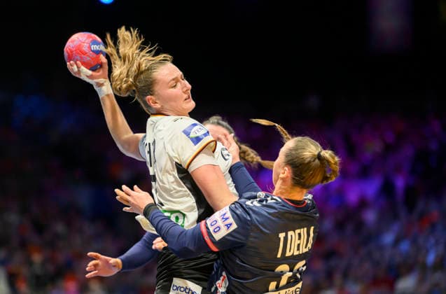 v l I Viola Leuchter GER , Live Rushfeldt Deila NOR Action, duel, throw, Handball World Championship Women 2025, Final Germany GER Norway NOR , on 14 12 2025 in Rotterdam Netherlands Handball World Championship Women from 26 11 14 12 2025 in Germany Netherlands Â