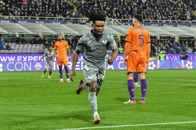 Gift Emmanuel Orban (Hellas Verona) celebrates with teammates after scoring the 1-2 goal during ACF Fiorentina vs Hellas Verona FC, Italian soccer Serie A match in Florence, Italy, December 14 2025  Copyright: xFabioxFagiolini IPAxSportx xipa-agency.netx xx IPA_69150211 IPA_Agency_IPA69150211