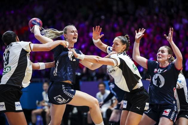 ROTTERDAM - Henny Ella Reistad (NOR) in action during the World Handball Championship final between Norway and Germany on December 14, 2025, in Ahoy Rotterdam, Netherlands. ANP IRIS VAN DEN BROEK xVIxANPxSportx xxANPxIVx 544869833 originalFilename: 544869833.jpg