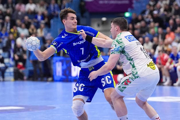 14 12 2025, xydrx, Handball, 1 HBL, VfL Gummersbach SC Magdeburg, Schwalbe Arena Julian Koester VfL Gummersbach 7 in duel against Elvar Oern Jonsson SC Magdeburg 19 Photo xYannisxDreimannxPressefotoKochx Nordrhein Westfahlen Germany