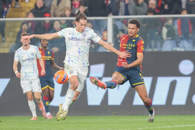 GenoaÕs Sebastian Otoa fights for the ball with InterÕs Pio Esposito during the Serie A soccer match between Genoa and Inter at the Luigi Ferraris Stadium in Genoa, Italy - Sunday, December 14, 2025. - Soccer .  Copyright: xTanoxPecoraro LaPressex