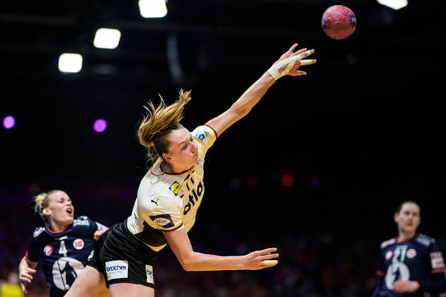 251214 Viola Leuchter of Germany during the IHF Women s World Championship final between Germany and Norway on December 14, 2025 in Rotterdam Photo Joel Marklund BILDBYRAN kod JM JM0758 bbeng handball handball handball handball handball vm handball vm handbolls vm ihf handball world championship world handball championship 2025 world championship 2025 final deutschland norway norge germany dambbauto norge norway tyskland germany  Copyright: JOELxMARKLUND BB251214JM053
