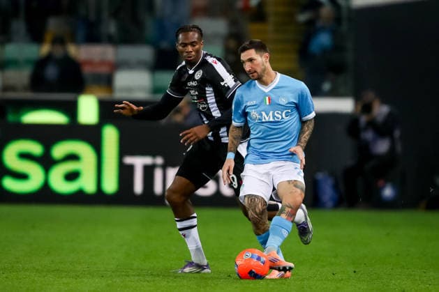 Napoli s Matteo Politano in action against Udinese s Kingsley Ehizibue during italian soccer Serie A match between Udinese Calcio vs SSC Napoli at the Bluenergy stadium in Udine, Italy, 14 December 2025  Copyright: xGabrielexMenis IPAxSportx xipa-agency.netx xx IPA_69151239 IPA_Agency_IPA69151239