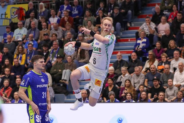 14 12 2025, xgox, Handball Daikin HBL VfL Gummersbach SC Magdeburg emspor, v l Matthias Musche Magdeburg, 6 wirft Tor, Torschuetze, erzielt Tor, Treffer, scores the goal Gummersbach