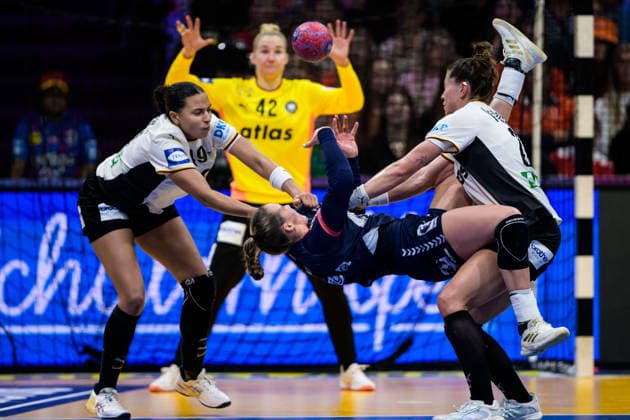 251214 AimÃ e von Pereira and Emily Vogel of Germany and Thale Rushfeldt Deila of Norway during the IHF Women s World Championship final between Germany and Norway on December 14, 2025 in Rotterdam Photo Joel Marklund BILDBYRAN kod JM JM0758 bbeng handball handboll handball vm handball vm handbolls vm ihf handball world championship world handball championship 2025 world championship 2025 final tyskland norway norge germany dam  Copyright: JOELxMARKLUND BB251214JM056