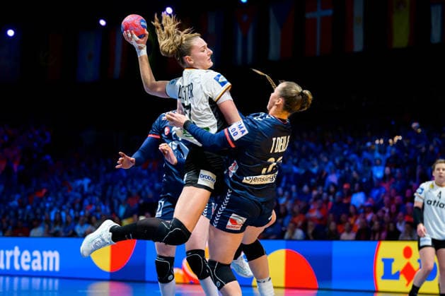 Handball, Womens World Championship, Final Germany Norway Viola Leuchter Germany , Thale Rushfeldt Deila Norway Rotterdam Ahoy Arena Netherlands