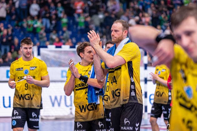 Max Häfner TVB Stuttgart, No. 3 Lenny Rubin TVB Stuttgart, No. 44 v l , TSV Hannover Burgdorf green against TVB Stuttgart yellow on matchday 17 of the 2025 2026 season in the DAIKIN Handball Bundesliga 14 12 2025, ZAG Arena Hannover, GER , Copyright: xJanxGuentherx xTSVxHannover-Burgdorfx
