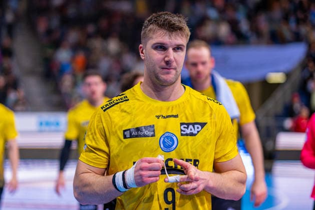 Gianfranco PribetiÄ‡ TVB Stuttgart, No. 9 v l , TSV Hannover Burgdorf green against TVB Stuttgart yellow on matchday 17 of the 2025 2026 season in the DAIKIN Handball Bundesliga 14 12 2025, ZAG Arena Hannover, GER , Copyright: xJanxGuentherx xTSVxHannover-Burgdorfx