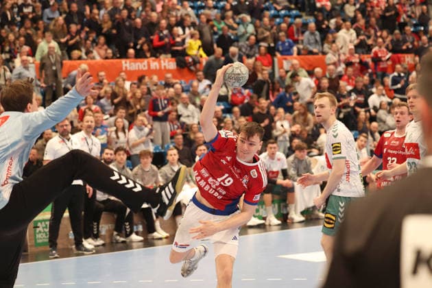 Handball Daikin Handball Bundesliga 2025 2026 Handball Sport Verein Hamburg vs GWD Minden Goalkeeper Malte Semisch Minden ,Maximilian Botta Hamburg ,Niclas Benedict Heitkamp Minden , Sporthalle Hamburg Hamburg Hamburg