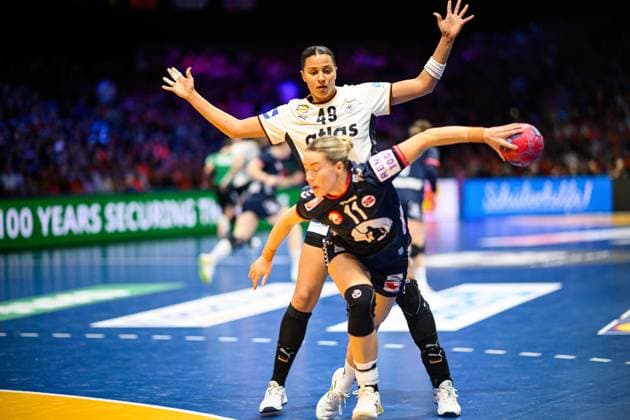 ROTTERDAM, NETHERLANDS - 14 DECEMBER, 2025: Aimee von Pereira, Aune Malin Larsen - Final match, Women s Handball World Championship, WM, Weltmeisterschaft 2025 Germany - Norway at Ahoy Arena.  Copyright: xVitaliixKliuievx