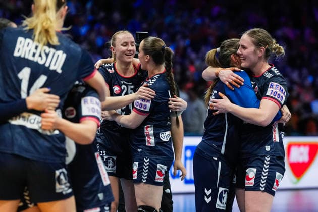 Women s Handball World Championship 2025 Germany Norway Rotterdam, Netherlands 20251214 Norway celebrates victory against Germany in the final of the Women s Handball World Championship at Ahoy Arena Photo Beate Oma Dahle NTB Rotterdam Netherlands EDITORIAL USE ONLY RESTRICTED USE FOR BETTING COMPANIES  Copyright: xBeatexOmaxDahlex xNTBx