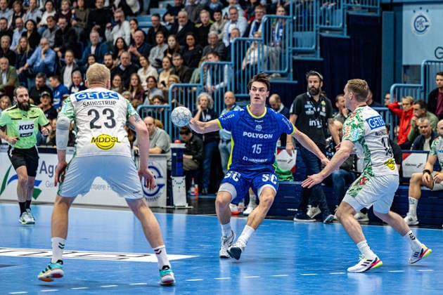 Daikin Handball Bundesliga, VfL Gummersbach SC Magdeburg, 14 12 2025 Magnus Saugstrup SC Magdeburg, 23 , Miro Schluroff VfL Gummersbach, 15 , Ómar Ingi Magnússon SC Magdeburg, 14 , Daikin Handball Bundesliga, VfL Gummersbach SC Magdeburg, 14 12 2025 Copyright: xBEAUTIFULxSPORTS Erlhofx
