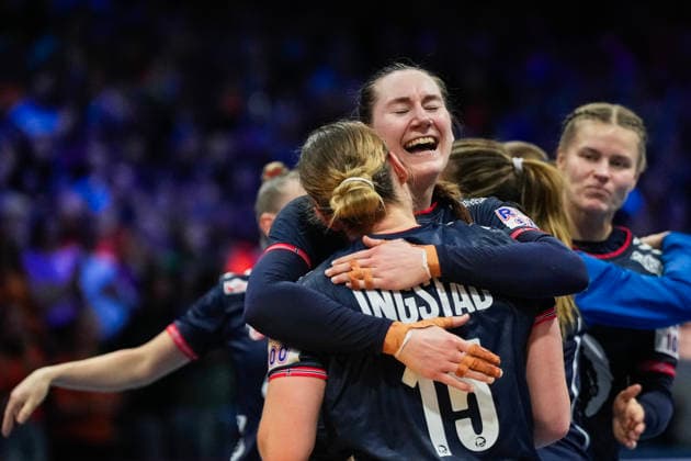Women s Handball World Championship 2025 Germany Norway Rotterdam, Netherlands 20251214 Norway s Ingvild Bakkerud and Vilde Mortensen Ingstad celebrate their victory against Germany in the final of the Women s Handball World Championship at Ahoy Arena Photo Beate Oma Dahle NTB Rotterdam Netherlands EDITORIAL USE ONLY RESTRICTED USE FOR BETTING COMPANIES  Copyright: xBeatexOmaxDahlex xNTBx