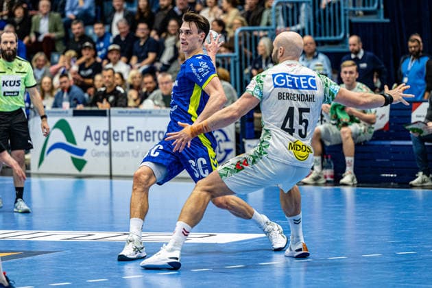 Daikin Handball Bundesliga, VfL Gummersbach SC Magdeburg, 14 12 2025 Miro Schluroff VfL Gummersbach, 15 , Oscar Bergendahl SC Magdeburg, 45 , Daikin Handball Bundesliga, VfL Gummersbach SC Magdeburg, 14 12 2025 Copyright: xBEAUTIFULxSPORTS Erlhofx