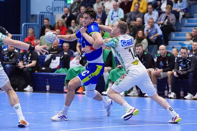 14 12 2025, xydrx, Handball, 1 HBL, VfL Gummersbach SC Magdeburg, Schwalbe Arena Julian Koester VfL Gummersbach 7 in duel against Omar Ingi Magnusson SC Magdeburg 14 Photo xYannisxDreimannxPressefotoKochx Nordrhein Westfahlen Germany