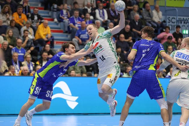 14 12 2025, xtgx, VfL Gummersbach SC Magdeburg v l Omar Ingi Magnusson Magdeburg, 14 throws goal, Torschuetze, scores goal, Treffer, scores the goal Gummersbach