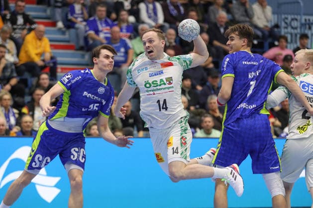 14 12 2025, xtgx, VfL Gummersbach SC Magdeburg v l Omar Ingi Magnusson Magdeburg, 14 throws goal, Torschuetze, scores goal, Treffer, scores the goal Gummersbach