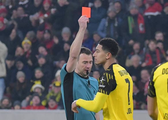 14.12.2025, xblx, Fussball 1.Bundesliga, SC Freiburg - Borussia Dortmund v.l. Schiedsrichter Felix Zwayer, Rote Karte für, red card for, Platzverweis, Game Misconduct Jobe Bellingham (Borussia Dortmund) (DFL DFB REGULATIONS PROHIBIT ANY USE OF PHOTOGRAPHS as IMAGE SEQUENCES and or QUASI-VIDEO) Freiburg *** 14 12 2025, xblx, Soccer 1 Bundesliga, SC Freiburg Borussia Dortmund v l Referee Felix Zwayer, Red card for, red card for, sending off, Game Misconduct Jobe Bellingham Borussia Dortmund DFL DFB REGULATIONS PROHIBIT ANY USE OF PHOTOGRAPHS as IMAGE SEQUENCES and or QUASI VIDEO Freiburg
