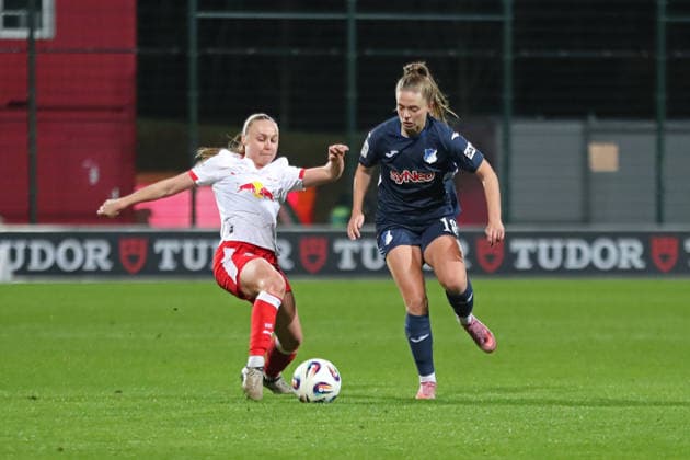 Google Pixel Women Bundesliga, RB Leipzig TSG Hoffenheim 14 12 2025 Lou Ann Joly 6, RB Leipzig vs Valesca Ampoorter 18, TSG Hoffenheim Soccer, Google Pixel Women Bundesliga, Season 2025 2026, 13 Matchday RB Leipzig vs TSG 1899 Hoffenheim on 14 12 2025, Training Center Cottaweg, Leipzig DFB REGULATIONS PROHIBIT ANY USE OF PHOTOGRAPHS AS IMAGE SEQUENCES AND OR QUASI VIDEO Copyright: xBEAUTIFULxSPORTS JanxKaeferx