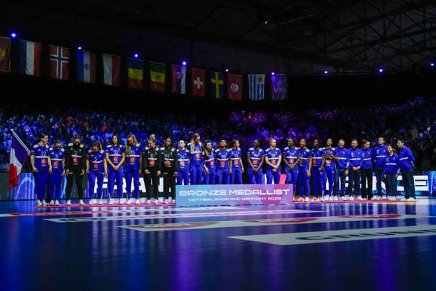 Women s Handball World Championship 2025 Germany Norway Rotterdam, Netherlands 20251214 France stands ready to receive their bronze medals in the Women s Handball World Championship in Ahoy Arena Photo Beate Oma Dahle NTB Rotterdam Netherlands EDITORIAL USE ONLY RESTRICTED USE FOR BETTING COMPANIES  Copyright: xBeatexOmaxDahlex xNTBx