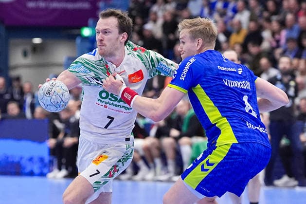 14 12 2025, xydrx, Handball, 1 HBL, VfL Gummersbach SC Magdeburg, Schwalbe Arena Felix Claar SC Magdeburg 7 in duel against Ellidi Vidarsson VfL Gummersbach 4 Photo xYannisxDreimannxPressefotoKochx Nordrhein Westfahlen Germany