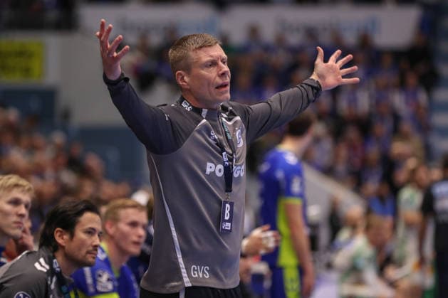 14 12 2025, xgox, Handball Daikin HBL VfL Gummersbach SC Magdeburg emspor, v l Gudjon Valur Sigurdsson Gummersbach, coach Complains, complains, scolds Gummersbach
