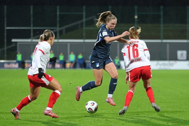 Google Pixel Women Bundesliga, RB Leipzig TSG Hoffenheim 14 12 2025 Valesca Ampoorter 18, TSG Hoffenheim vs Annabel Schasching 16, RB Leipzig Soccer, Google Pixel Women Bundesliga, Season 2025 2026, Matchday 13 RB Leipzig vs TSG 1899 Hoffenheim on 14 12 2025, Training Center Cottaweg, Leipzig DFB REGULATIONS PROHIBIT ANY USE OF PHOTOGRAPHS AS IMAGE SEQUENCES AND OR QUASI VIDEO Copyright: xBEAUTIFULxSPORTS JanxKaeferx
