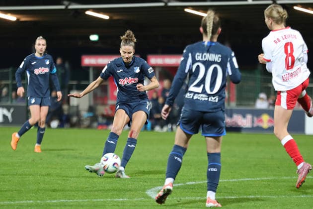 Google Pixel Womens Bundesliga, RB Leipzig TSG Hoffenheim 14 12 2025 Franziska Harsch 17, TSG Hoffenheim with bloody knee Football, Google Pixel Womens Bundesliga, Season 2025 2026, Matchday 13 RB Leipzig vs TSG 1899 Hoffenheim on 14 12 2025, Training Center Cottaweg, Leipzig DFB REGULATIONS PROHIBIT ANY USE OF PHOTOGRAPHS AS IMAGE SEQUENCES AND OR QUASI VIDEO Copyright: xBEAUTIFULxSPORTS JanxKaeferx