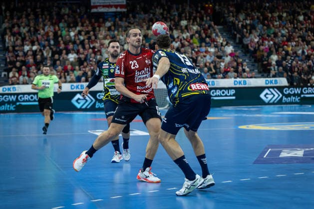 DAIKIN HBL SG Flensburg Handewitt vs Rhein Neckar Löwen 14 12 25 Kent Robin Tønnesen No 23, SG Flensburg Handewitt vs Sebastian Heymann No 13, Rhein Neckar Löwen DAIKIN HBL SG Flensburg Handewitt vs Rhein Neckar Löwen, GP JOULE Arena on 14 12 25 Copyright: xBEAUTIFULxSPORTS MarioxM.xKobergx