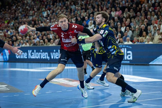 DAIKIN HBL SG Flensburg Handewitt vs Rhein Neckar Löwen 14 12 25 Simon Pytlick Nr 02, SG Flensburg Handewitt vs Steven Plucnar Jacobsen Nr 09, Rhein Neckar Löwen DAIKIN HBL SG Flensburg Handewitt vs Rhein Neckar Löwen, GP JOULE Arena on 14 12 25 Copyright: xBEAUTIFULxSPORTS MarioxM.xKobergx